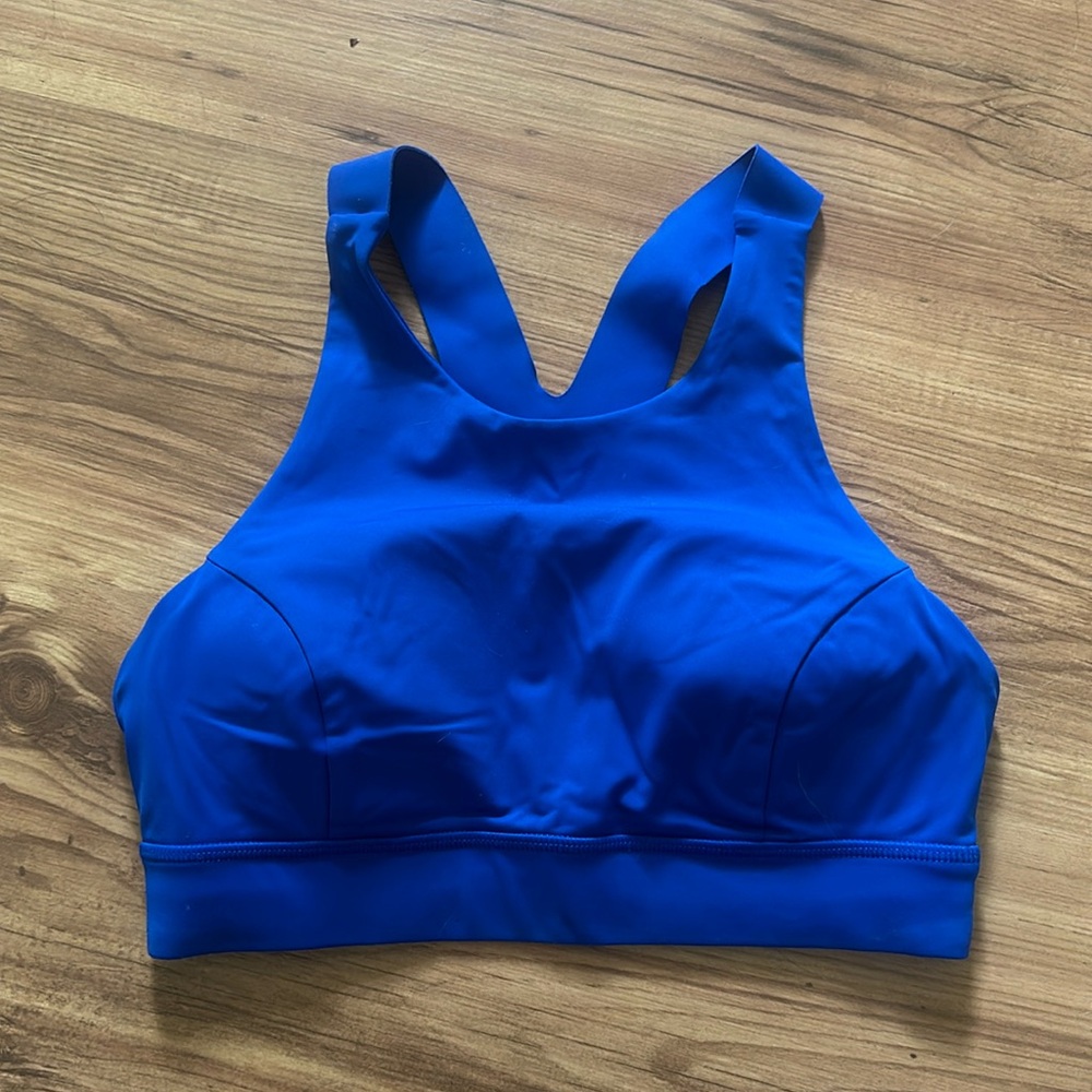 Lululemon high neck bra. Don’t remember the exact name.